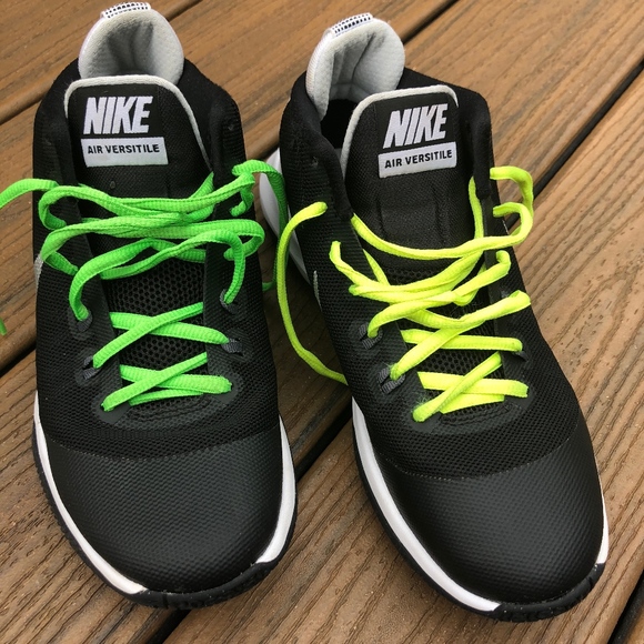 Nike Air Versitile Women's Basketball Shoes - Picture 1 of 7